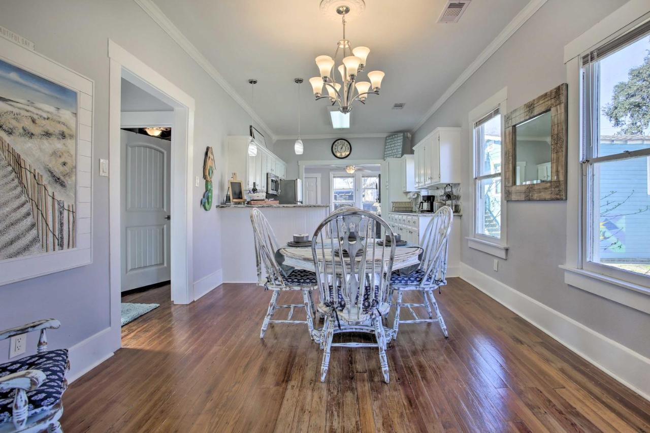 Cozy Beach Bungalow Near Galveston Seawall And Pier Екстер'єр фото